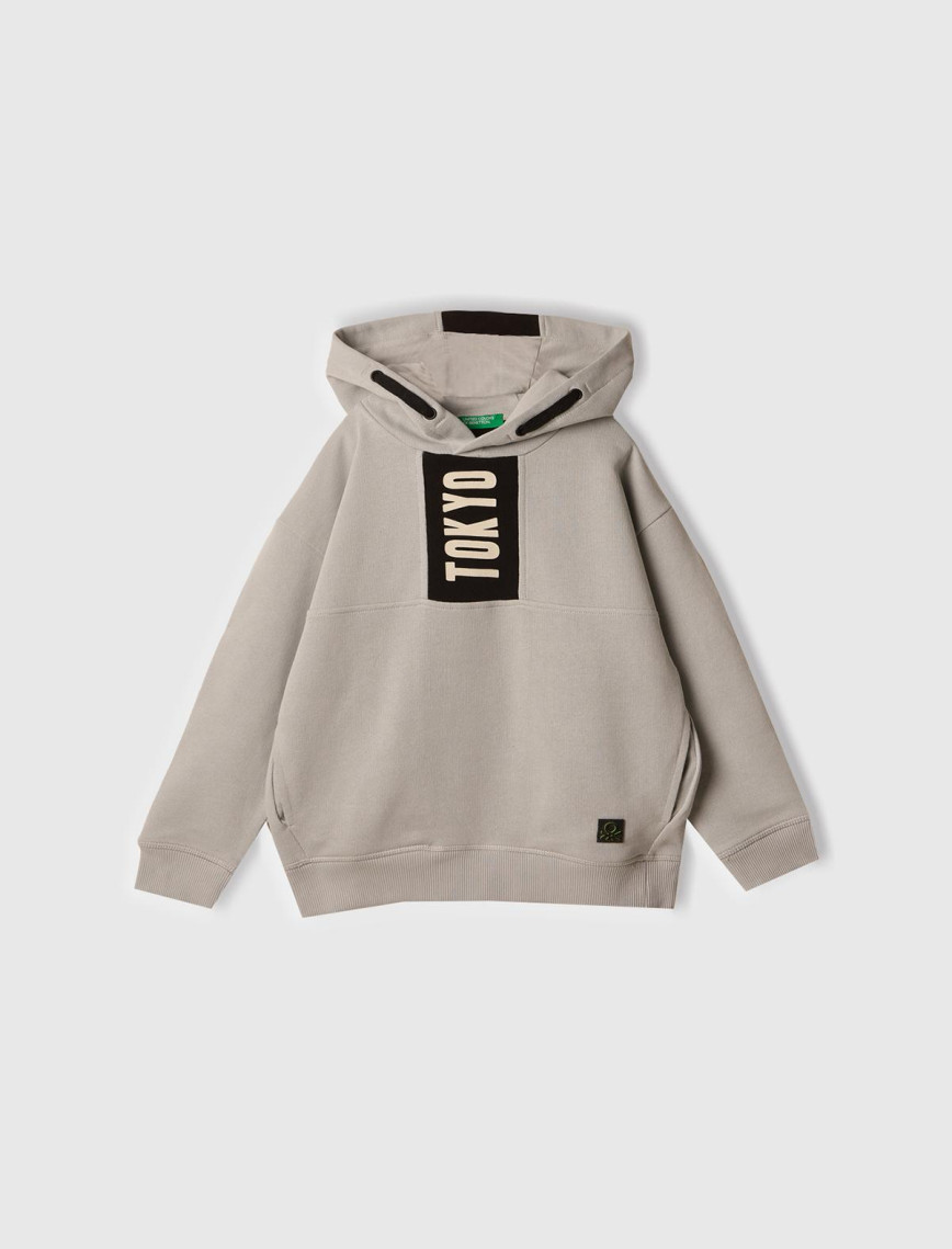 Erkek Çocuk Gri Melanj Baskı Şerit Detaylı Logo Etiketli Kapüşonlu Sweatshirt Erkek Çocuk Gri Melanj Baskı Şerit Detaylı Logo Etiketli Kapüşonlu Sweatshirt