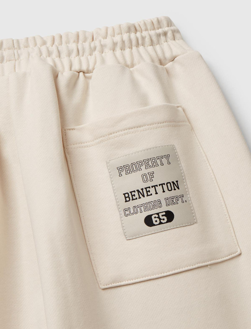 Erkek Çocuk Krem Logolu Arka Cep Detaylı Beli Lastikli Manşetli Eşofman Altı Erkek Çocuk Krem Logolu Arka Cep Detaylı Beli Lastikli Manşetli Eşofman Altı