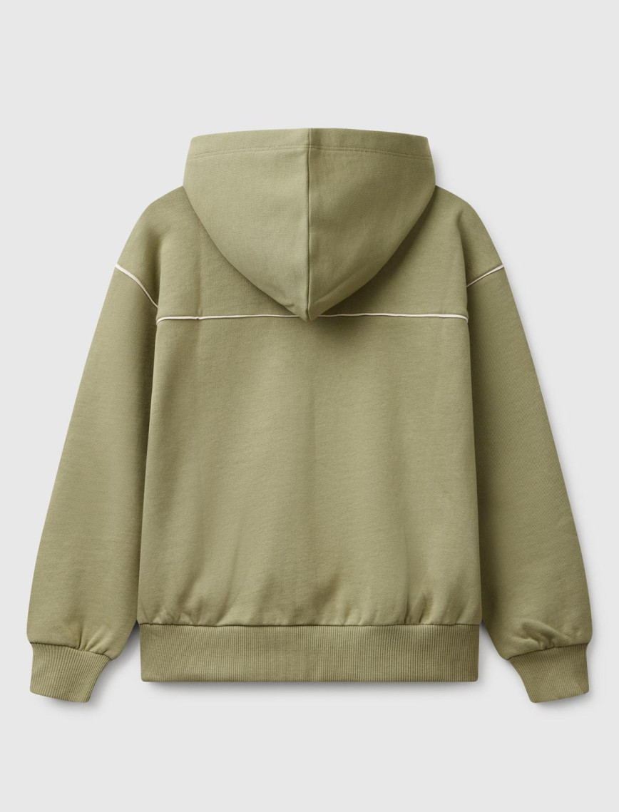 Erkek Çocuk Haki Sırtı Şerit Detaylı Logolu Kese Cepli Kapüşonlu Sweatshirt Erkek Çocuk Haki Sırtı Şerit Detaylı Logolu Kese Cepli Kapüşonlu Sweatshirt