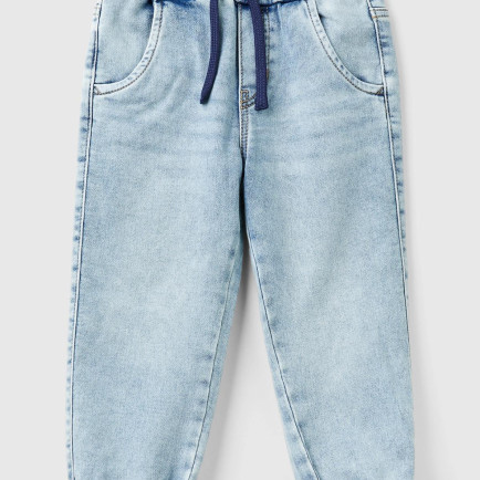 Erkek Çocuk Açık Denim Arka Cebi Logolu Lastik Paça Ağartılmış Denim Pantolon Erkek Çocuk Açık Denim Arka Cebi Logolu Lastik Paça Ağartılmış Denim Pantolon