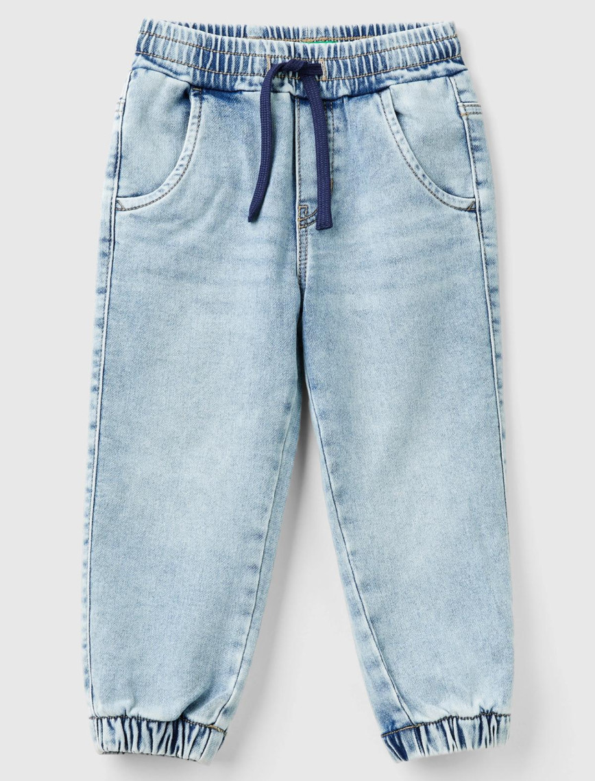 Erkek Çocuk Açık Denim Arka Cebi Logolu Lastik Paça Ağartılmış Denim Pantolon