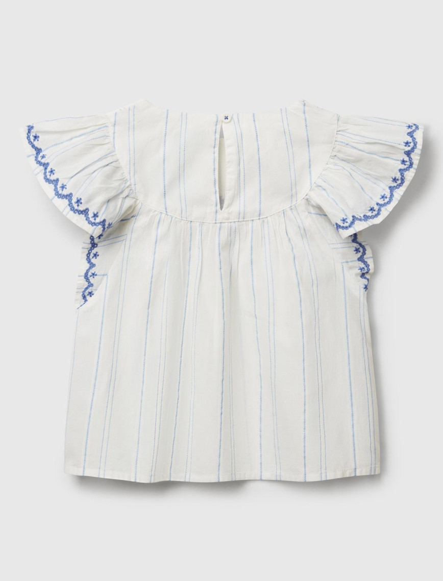 Kız Çocuk Beyaz Çizgili Kolu ve Önü Nakışlı Hafif Kloş Kısa Kollu Gömlek Kız Çocuk Beyaz Çizgili Kolu ve Önü Nakışlı Hafif Kloş Kısa Kollu Gömlek