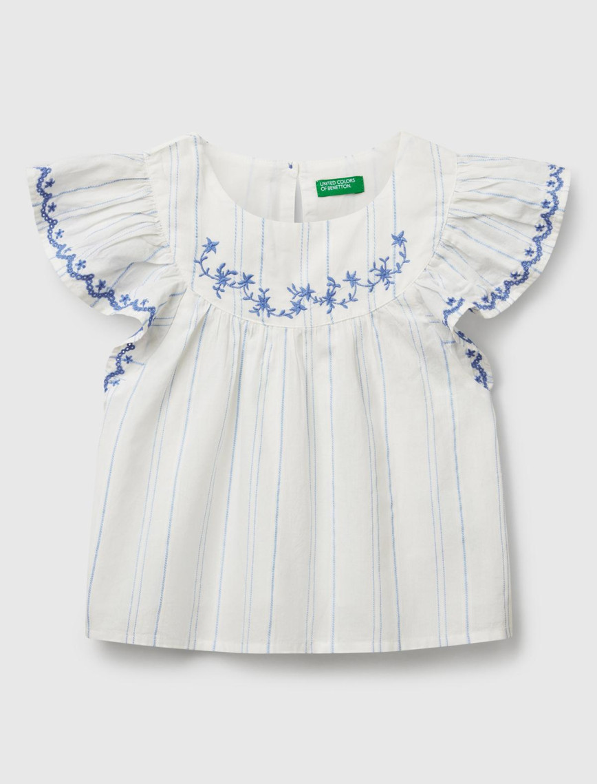 Kız Çocuk Beyaz Çizgili Kolu ve Önü Nakışlı Hafif Kloş Kısa Kollu Gömlek Kız Çocuk Beyaz Çizgili Kolu ve Önü Nakışlı Hafif Kloş Kısa Kollu Gömlek