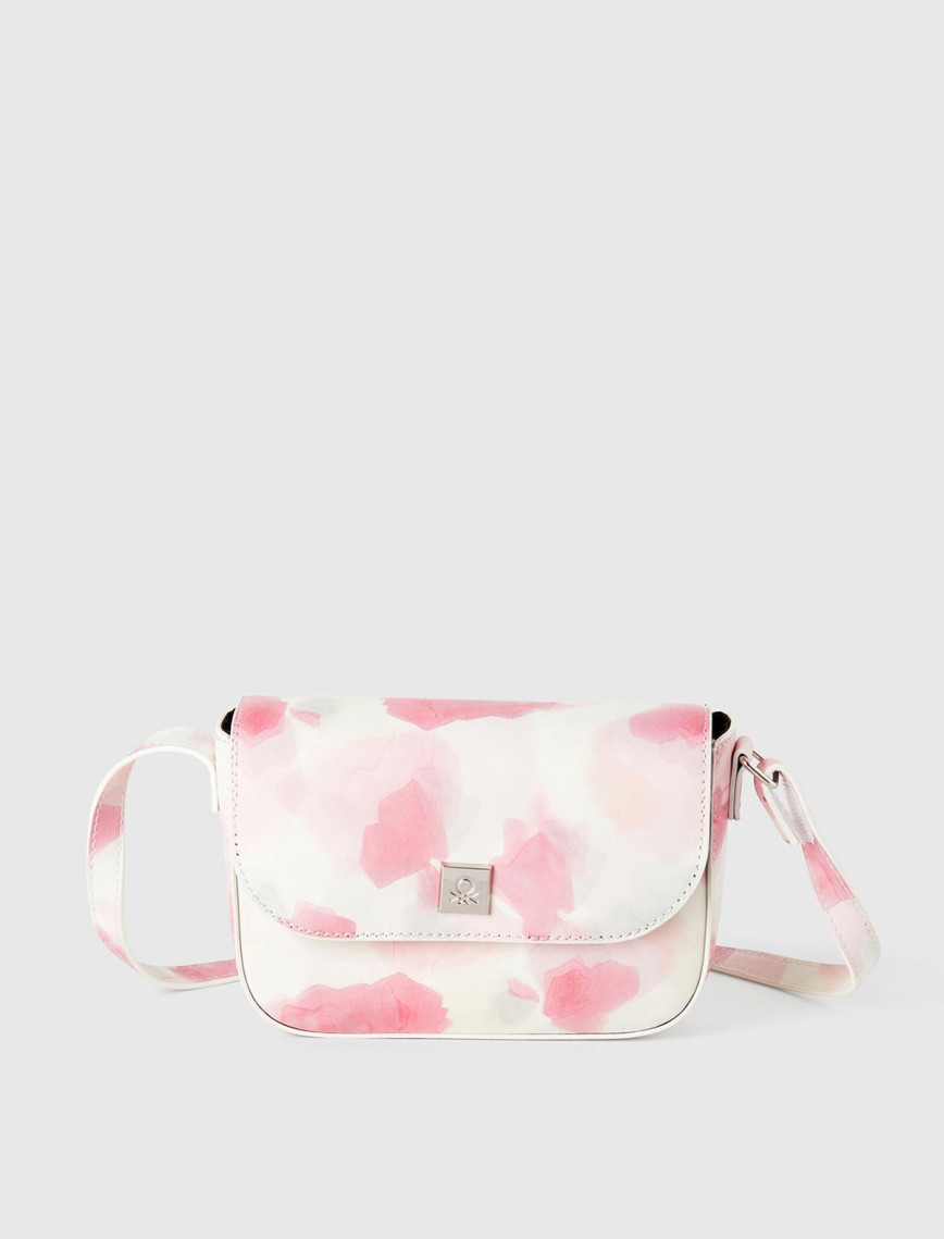 Kız Çocuk Pembe Mix Parlak Desenli Logo Detaylı Geniş Kapaklı Omuz Çantası Kız Çocuk Pembe Mix Parlak Desenli Logo Detaylı Geniş Kapaklı Omuz Çantası