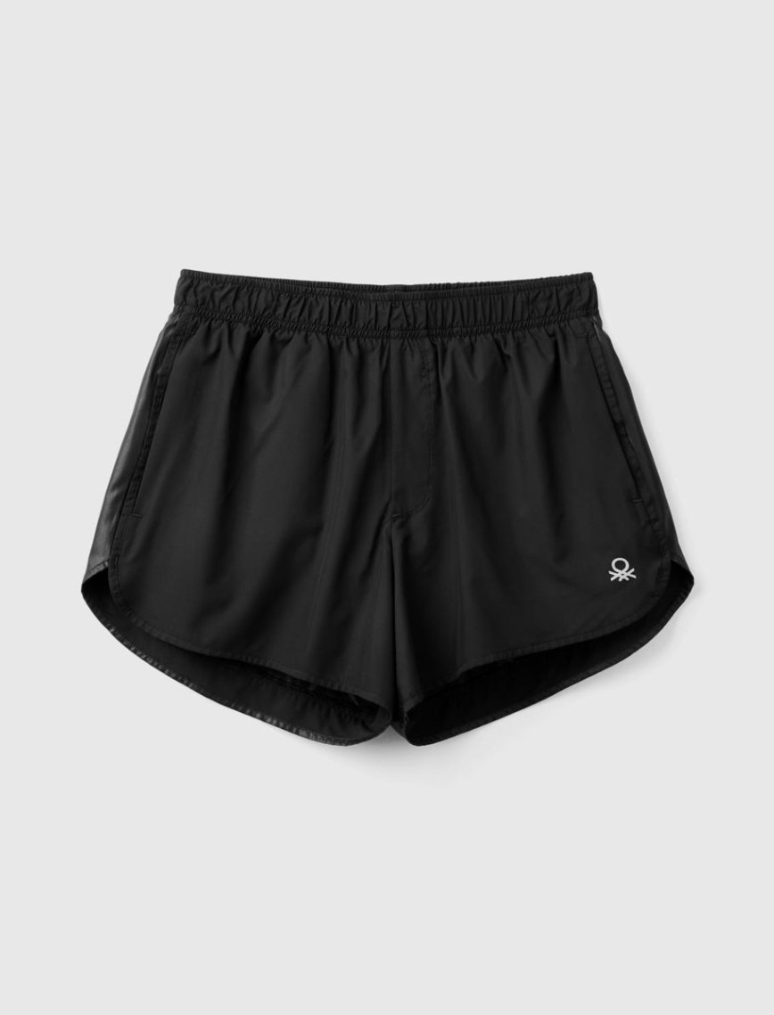 Kadın Siyah Logo Baskılı Beli Büzgülü Yanları Yırtmaçlı Şort Kadın Siyah Logo Baskılı Beli Büzgülü Yanları Yırtmaçlı Şort