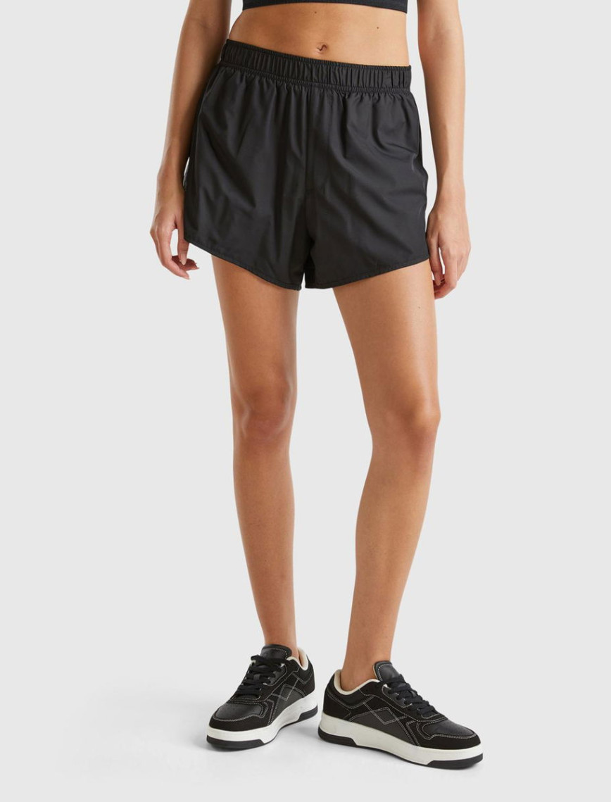 Kadın Bordo Logo Baskılı Beli Büzgülü Yanları Yırtmaçlı Şort Kadın Bordo Logo Baskılı Beli Büzgülü Yanları Yırtmaçlı Şort