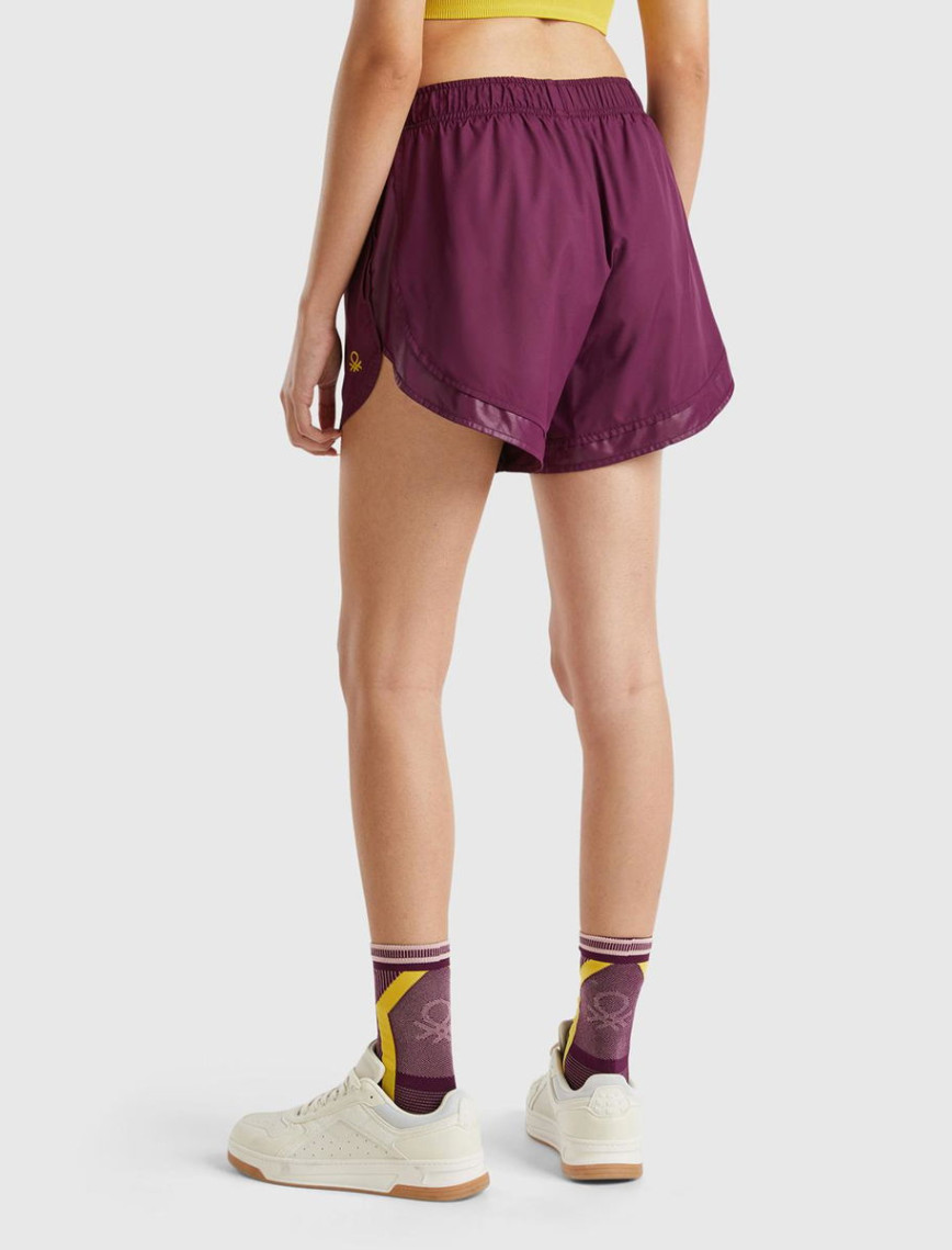 Kadın Bordo Logo Baskılı Beli Büzgülü Yanları Yırtmaçlı Şort Kadın Bordo Logo Baskılı Beli Büzgülü Yanları Yırtmaçlı Şort