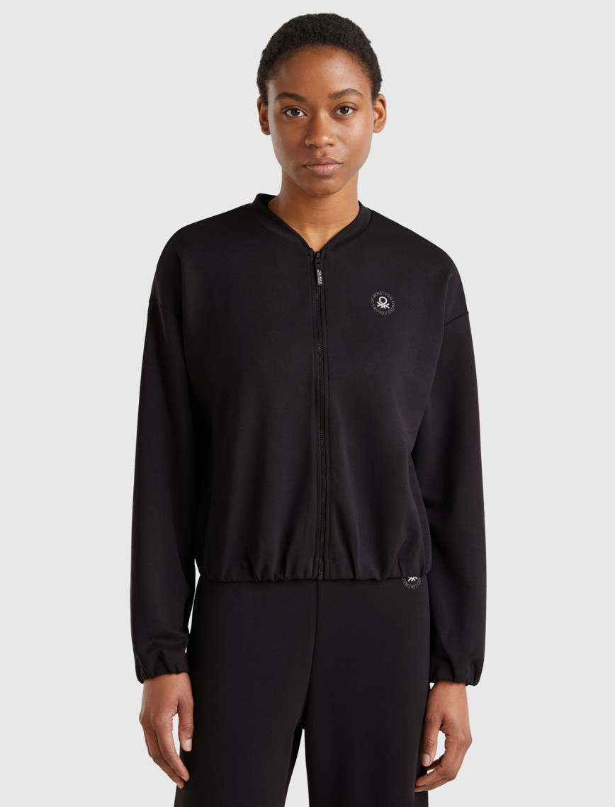 Kadın Siyah Logo Baskılı Önü Fermuarlı Beli Lastikli Sweatshirt Kadın Siyah Logo Baskılı Önü Fermuarlı Beli Lastikli Sweatshirt