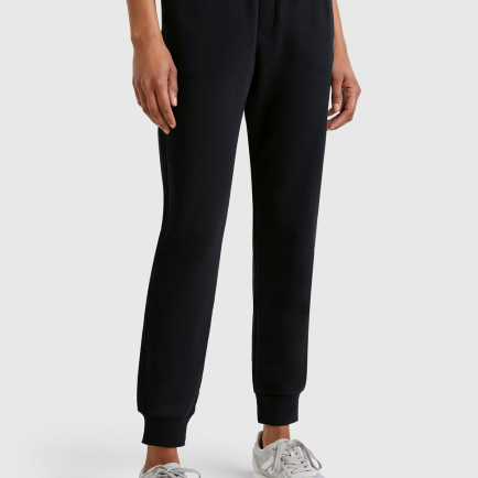 Kadın Siyah Pamuk Karışımlı Logo Baskılı Beli Lastikli Jogger Eşofman Altı Kadın Siyah Pamuk Karışımlı Logo Baskılı Beli Lastikli Jogger Eşofman Altı