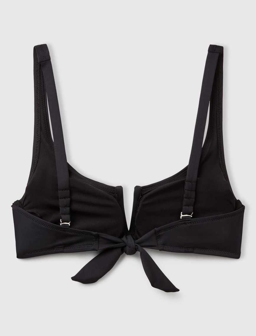 Kadın Siyah V Dekolteli Arkadan Bağlamalı Bikini Üstü Kadın Siyah V Dekolteli Arkadan Bağlamalı Bikini Üstü