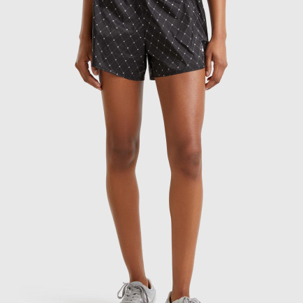 Kadın Siyah Desenli Beli Lastikli Wide Leg Şort Kadın Siyah Desenli Beli Lastikli Wide Leg Şort