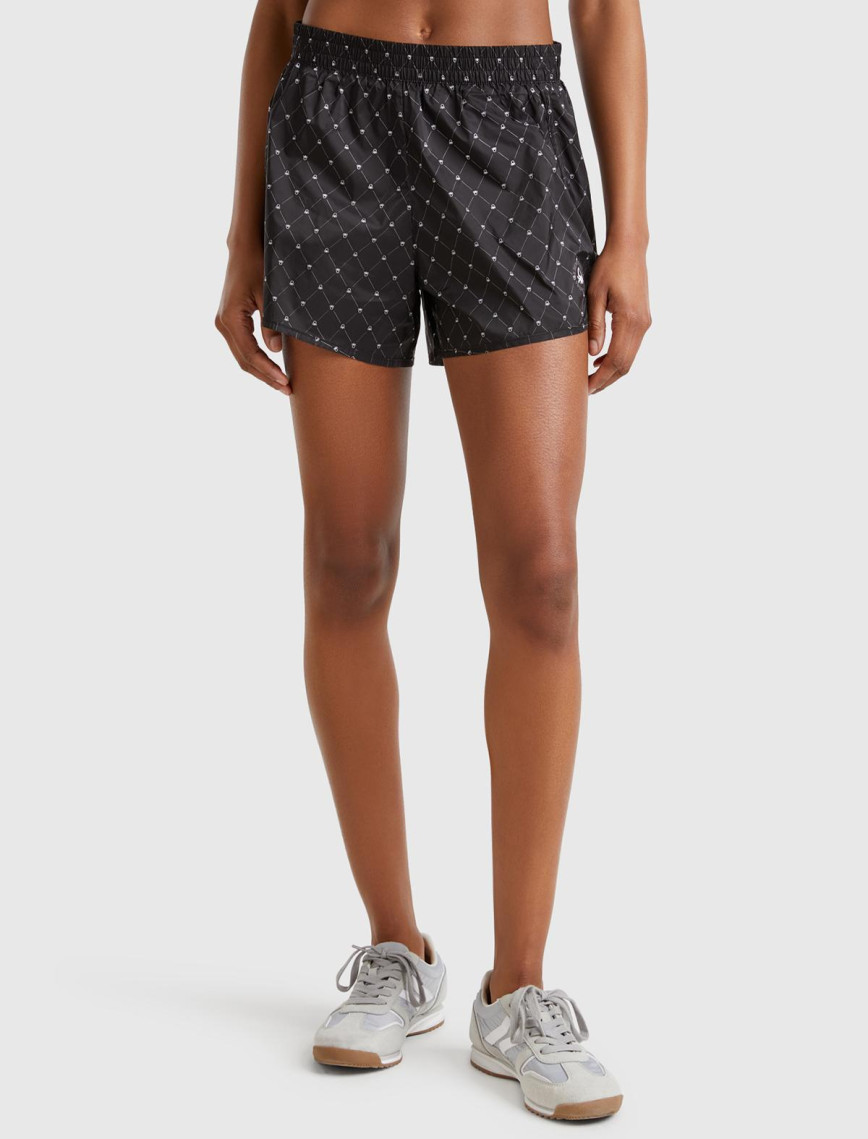 Kadın Siyah Desenli Beli Lastikli Wide Leg Şort Kadın Siyah Desenli Beli Lastikli Wide Leg Şort