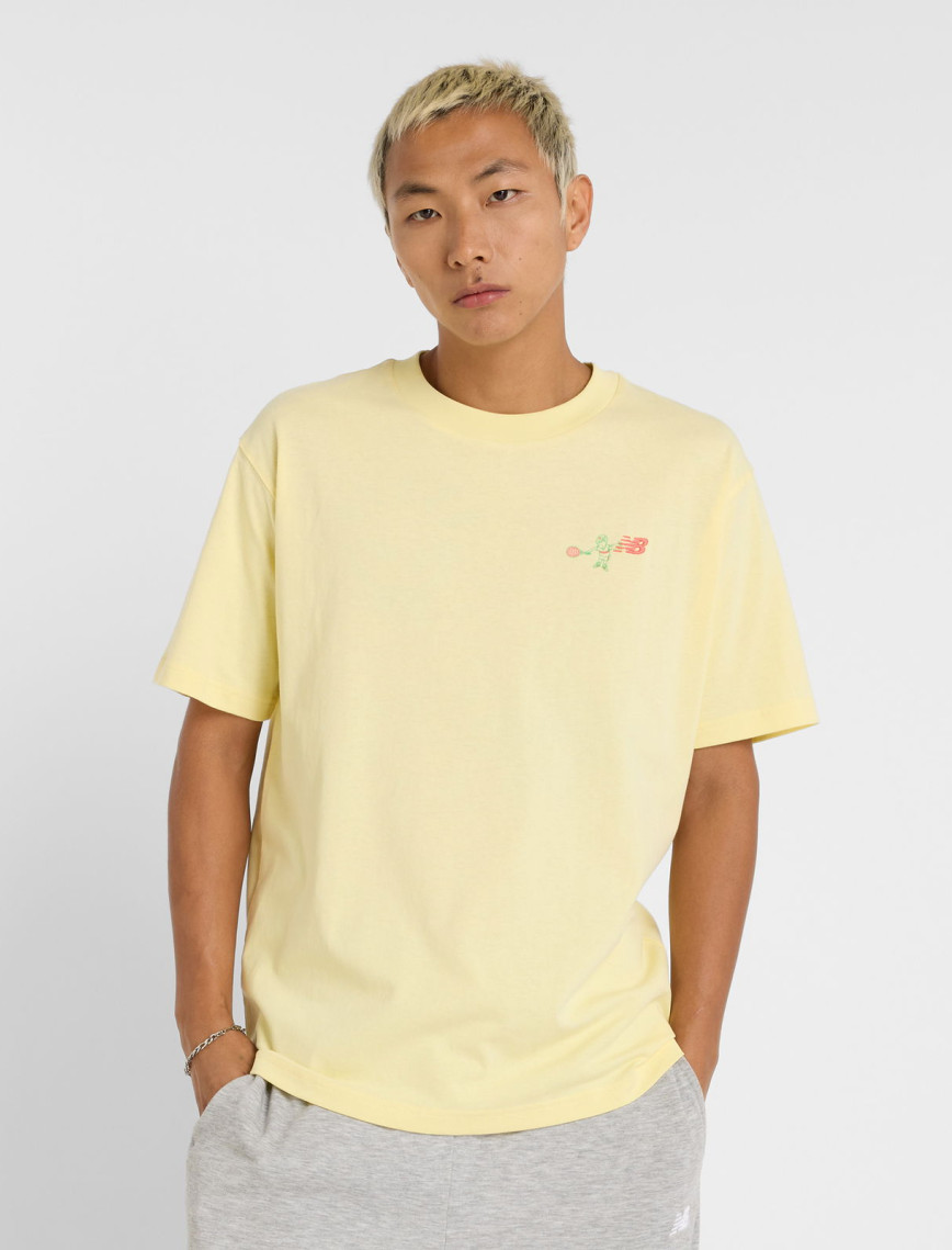 New Balance Athletics Tennis Cartoon Erkek Sarı T-Shirt New Balance Athletics Tennis Cartoon Erkek Sarı T-Shirt