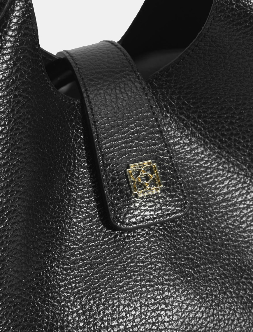 Kadın Siyah Deri Omuz Çantası Kadın Siyah Deri Omuz Çantası