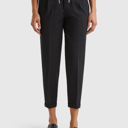 Kadın Siyah Beli Lastikli Pantolon Kadın Siyah Beli Lastikli Pantolon