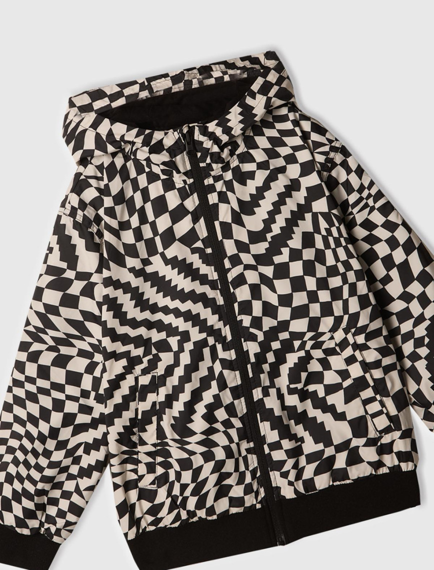 Erkek Çocuk Siyah Kolu Logo İşlemeli Fermuarlı Kapüşonlu Yağmurluk Erkek Çocuk Siyah Kolu Logo İşlemeli Fermuarlı Kapüşonlu Yağmurluk