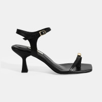 Kadın Siyah Metal Aksesuarlı Parmak Arası Topuklu Ayakkabı Kadın Siyah Metal Aksesuarlı Parmak Arası Topuklu Ayakkabı