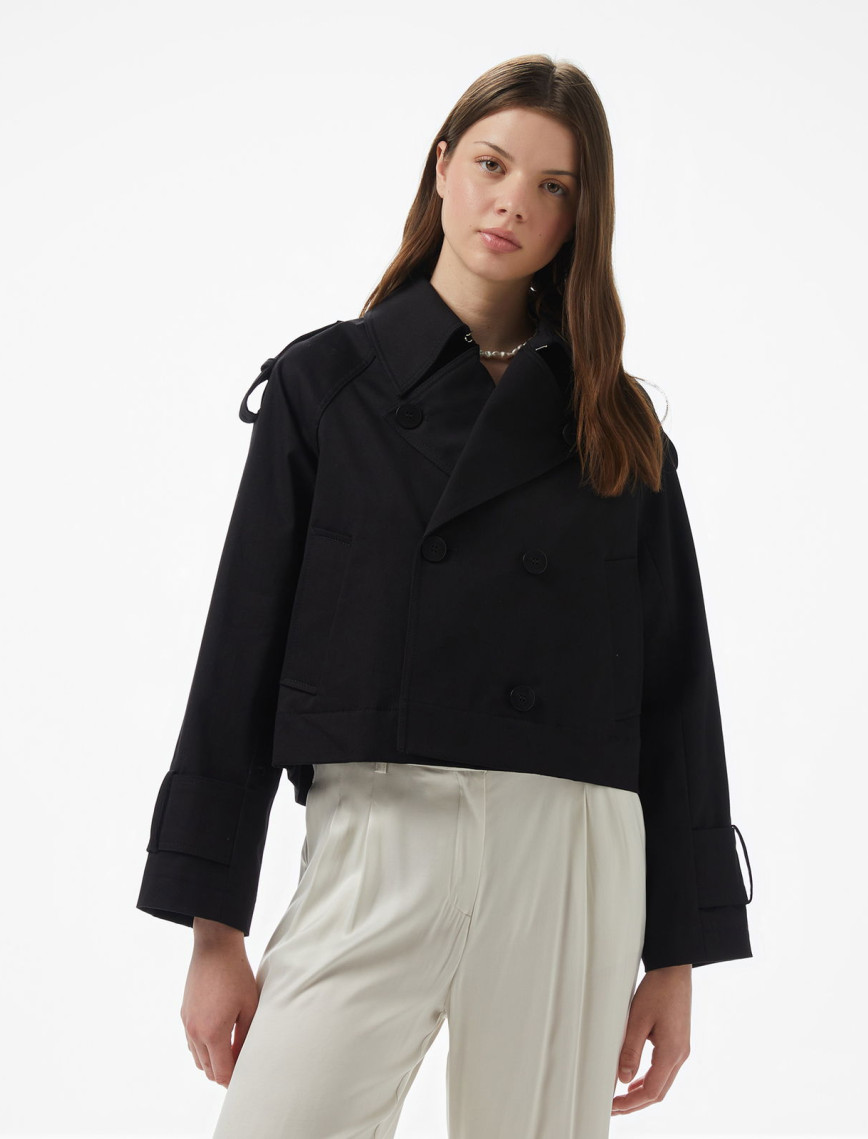 Brooks Brothers Robası Metal Logo Detaylı Kruvaze Kısa Kadın Siyah Trençkot Brooks Brothers Robası Metal Logo Detaylı Kruvaze Kısa Kadın Siyah Trençkot