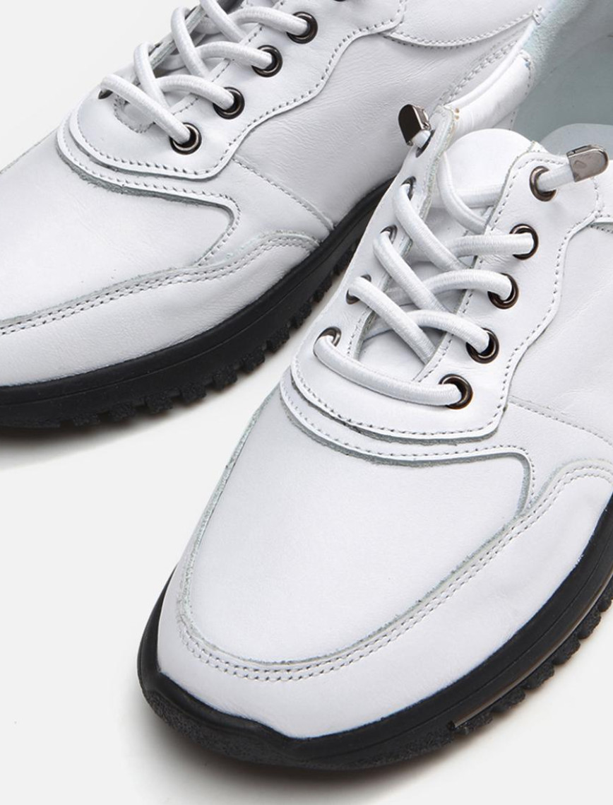 Kadın Deri Beyaz Spor Ayakkabı Kadın Deri Beyaz Spor Ayakkabı