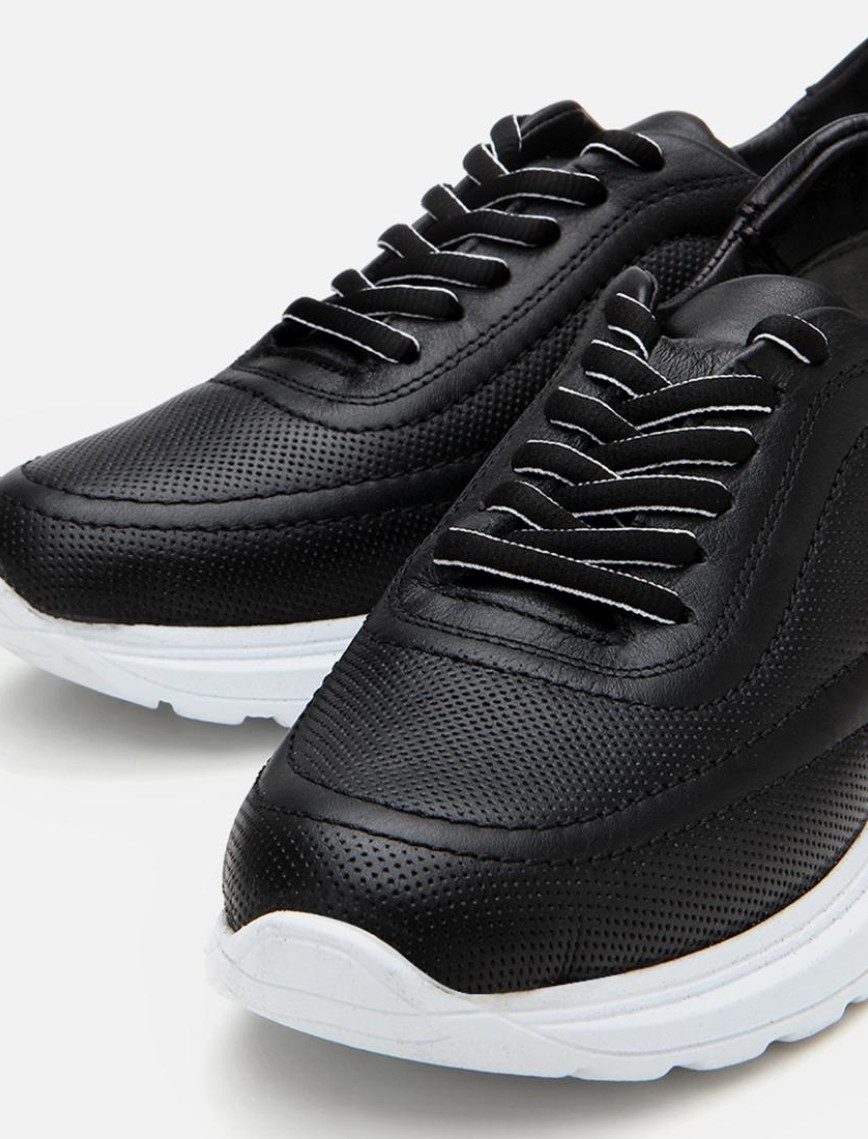 Kadın Deri Siyah Kalın Tabanlı Spor Ayakkabı Kadın Deri Siyah Kalın Tabanlı Spor Ayakkabı