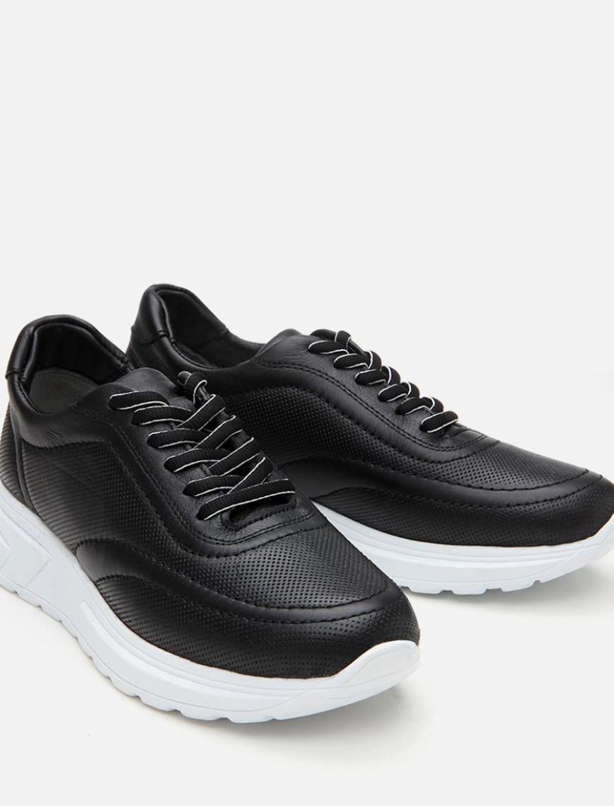 Kadın Deri Siyah Kalın Tabanlı Spor Ayakkabı Kadın Deri Siyah Kalın Tabanlı Spor Ayakkabı