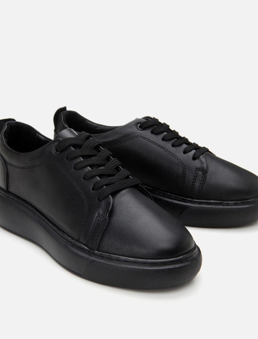 Kadın Deri Siyah Kalın Tabanlı Spor Ayakkabı Kadın Deri Siyah Kalın Tabanlı Spor Ayakkabı