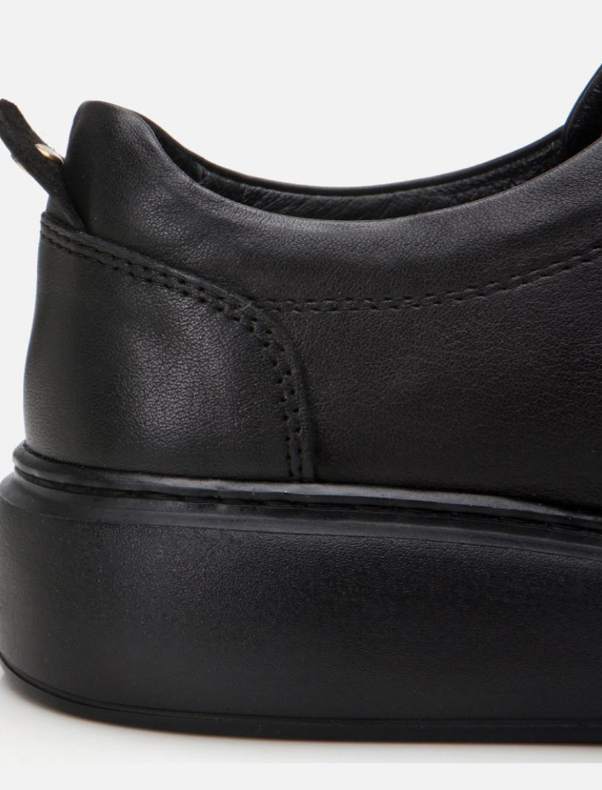 Kadın Deri Siyah Kalın Tabanlı Spor Ayakkabı Kadın Deri Siyah Kalın Tabanlı Spor Ayakkabı