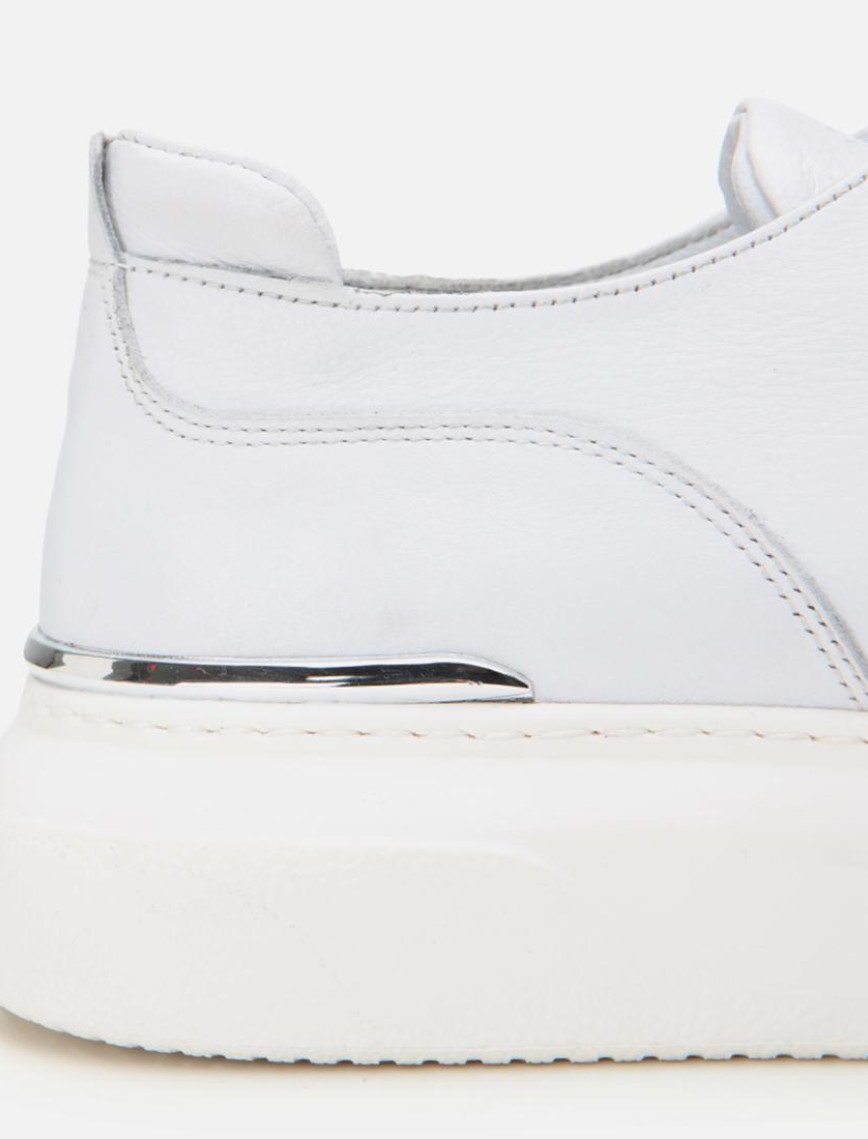 Erkek Deri Beyaz Toka Detaylı Spor Ayakkabı Erkek Deri Beyaz Toka Detaylı Spor Ayakkabı