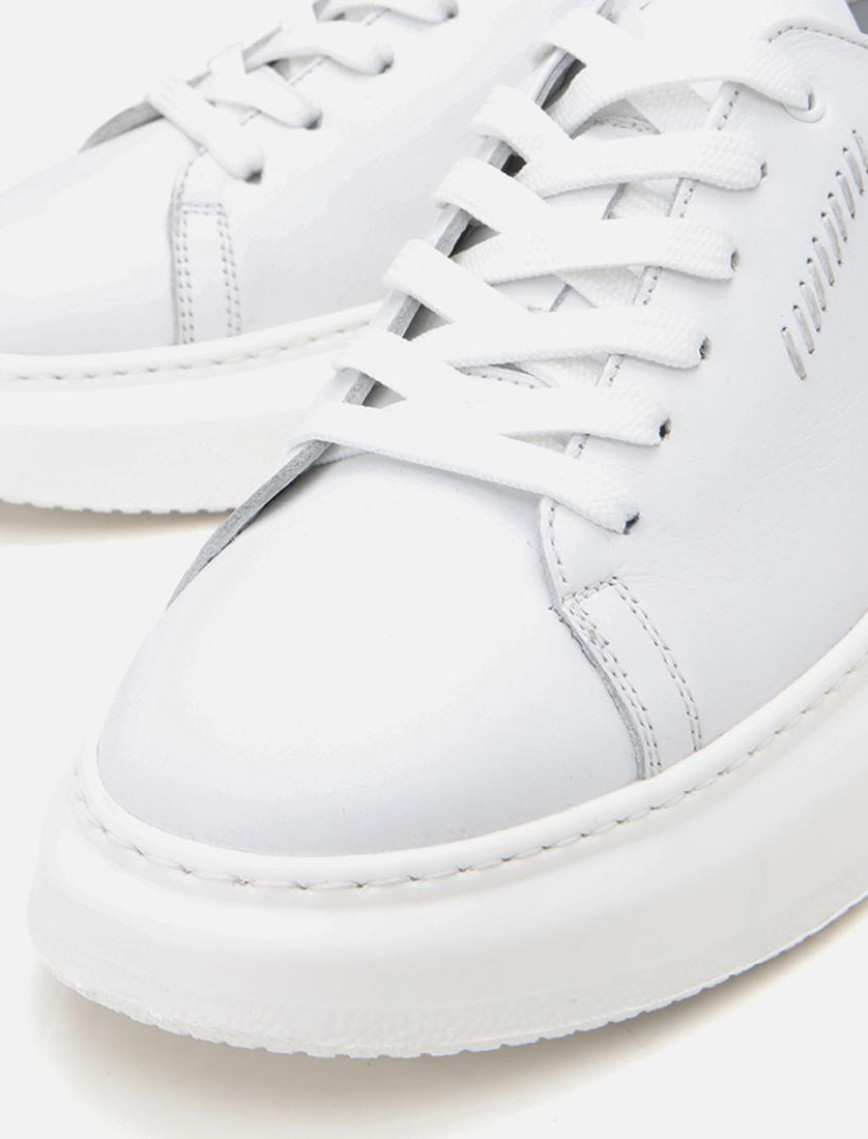 Erkek Deri Beyaz Toka Detaylı Spor Ayakkabı Erkek Deri Beyaz Toka Detaylı Spor Ayakkabı