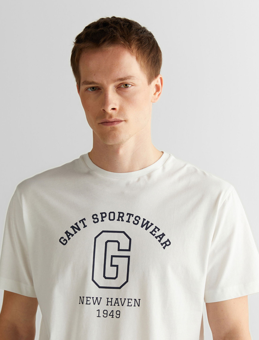 GANT Erkek Krem Regular Fit Bisiklet Yaka Logolu T-Shirt GANT Erkek Krem Regular Fit Bisiklet Yaka Logolu T-Shirt