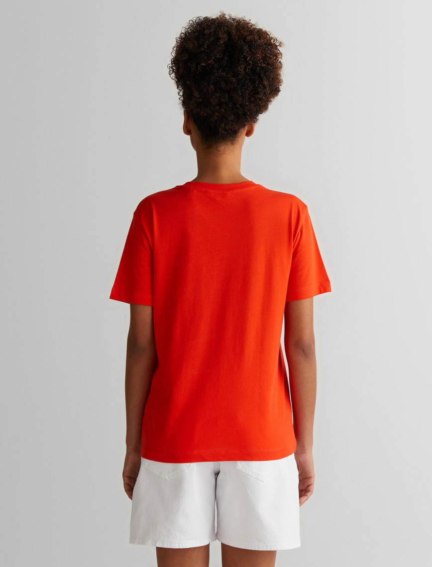 GANT Kadın Turuncu Regular Fit Bisiklet Yaka Logolu T-Shirt GANT Kadın Turuncu Regular Fit Bisiklet Yaka Logolu T-Shirt