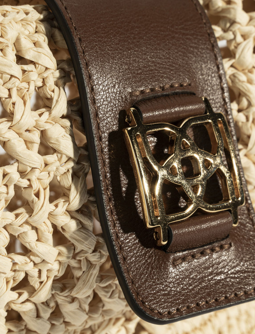 Kadın Bej Monogram Logolu Omuz Çantası Kadın Bej Monogram Logolu Omuz Çantası