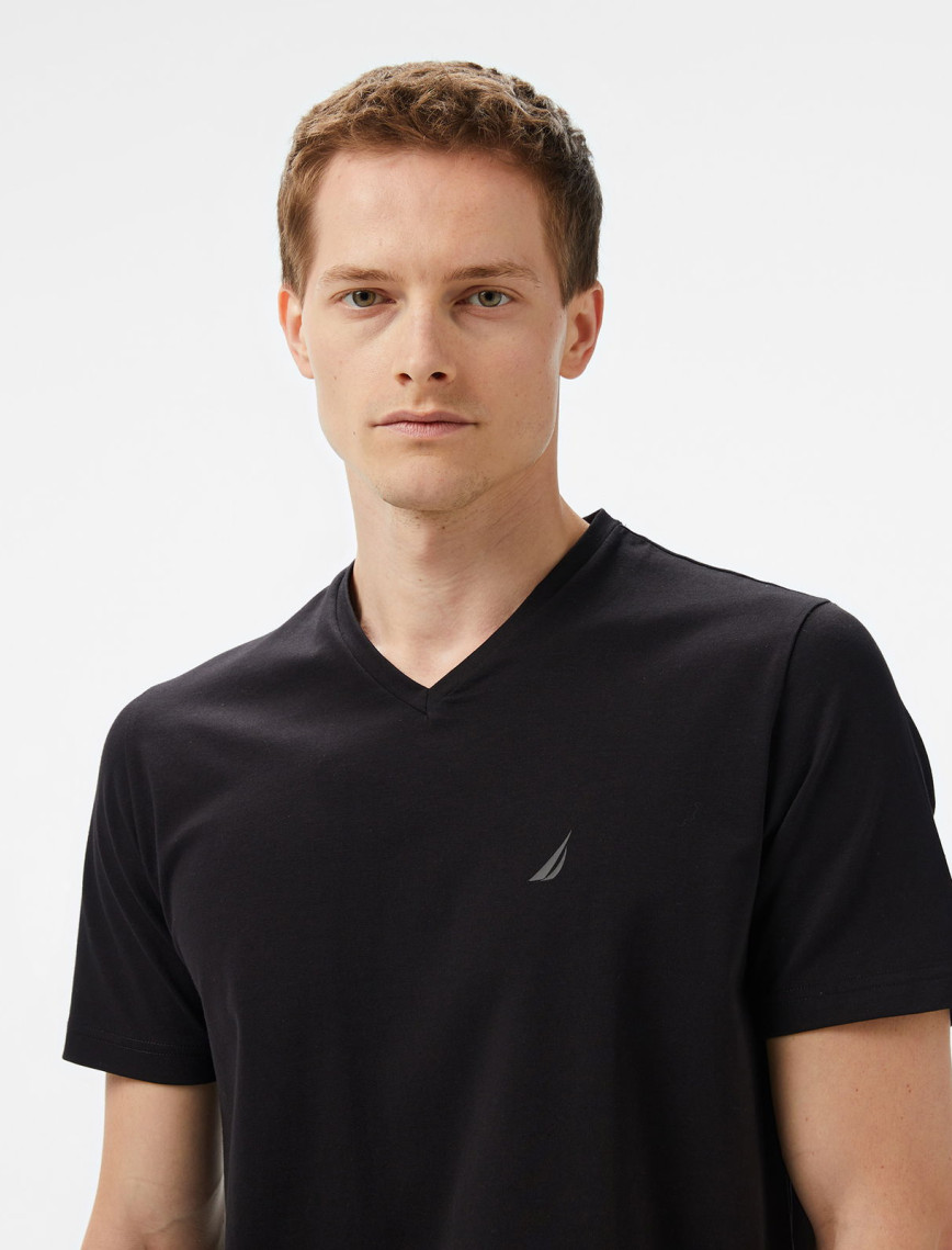 Nautica Erkek Siyah Regular Fit T-Shirt Nautica Erkek Siyah Regular Fit T-Shirt