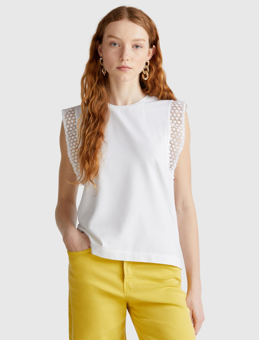 Kadın Beyaz Dantel Detaylı Kolsuz Esnek T-Shirt