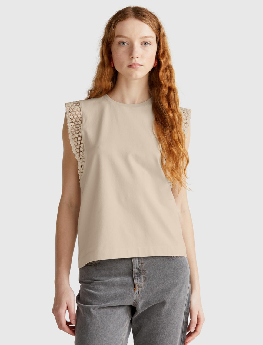 Kadın Beyaz Dantel Detaylı Kolsuz Esnek T-Shirt