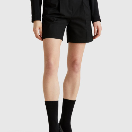 Kadın Siyah Streç Pamuklu Arka Beli Lastikli Straight Fit Bermuda Şort Kadın Siyah Streç Pamuklu Arka Beli Lastikli Straight Fit Bermuda Şort