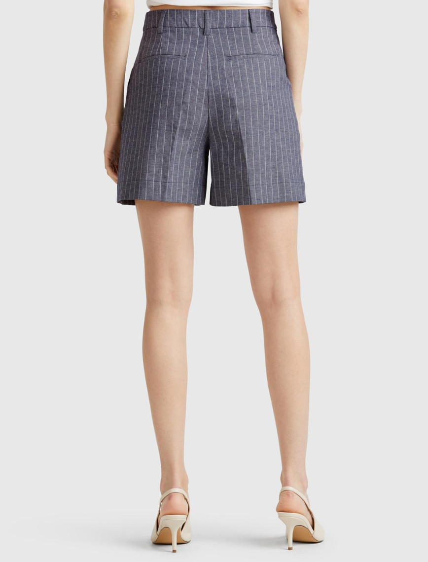 Kadın Lacivert Pamuk ve Keten Karışımlı İnce Çizgi Yüksek Bel Bermuda Şort Kadın Lacivert Pamuk ve Keten Karışımlı İnce Çizgi Yüksek Bel Bermuda Şort