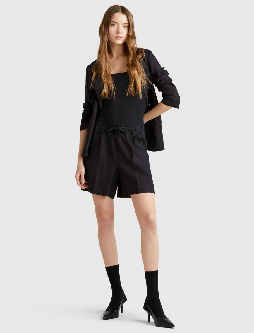 Kadın Siyah %100 Keten Büzgü İpli Cepli Bermuda Şort