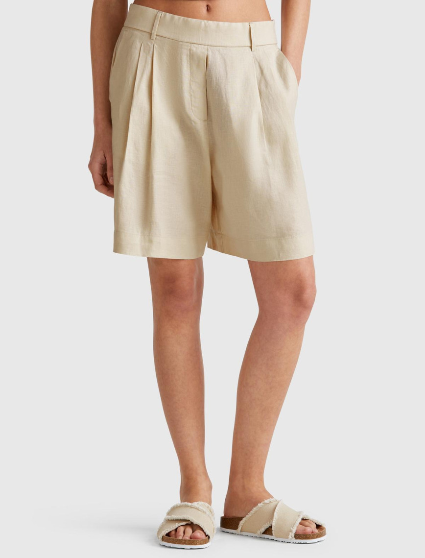 Kadın Bej %100 Keten Arka Beli Lastikli Pileli Relax Fit Bermuda Şort