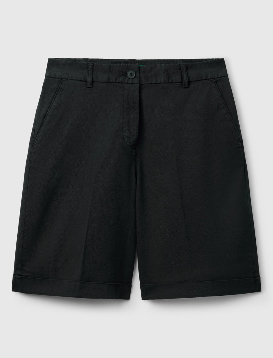 Kadın Siyah Pamuk Karışımlı Önü Düğmeli Regular Fit Bermuda Şort Kadın Siyah Pamuk Karışımlı Önü Düğmeli Regular Fit Bermuda Şort