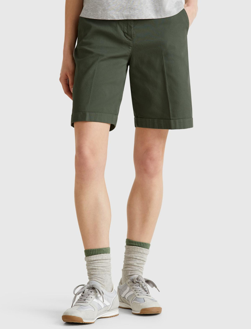 Kadın Beyaz Pamuk Karışımlı Önü Düğmeli Regular Fit Bermuda Şort Kadın Beyaz Pamuk Karışımlı Önü Düğmeli Regular Fit Bermuda Şort