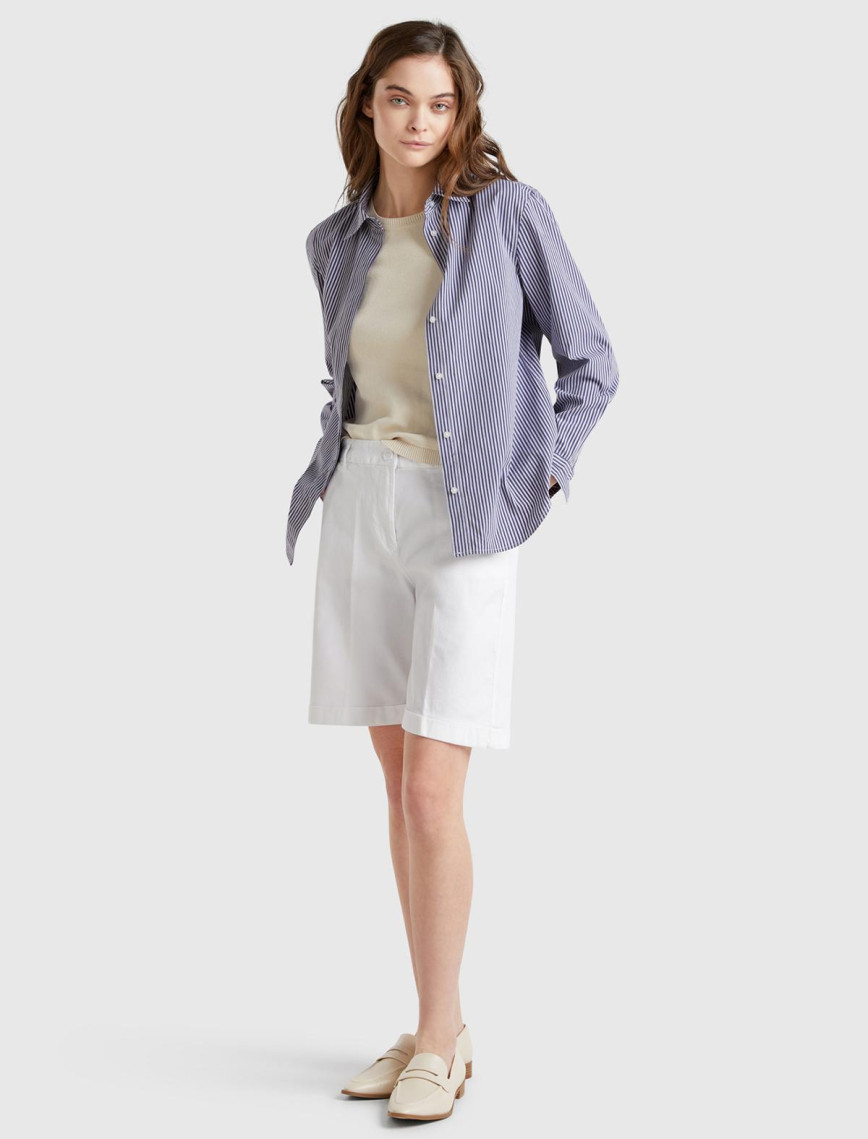 Kadın Beyaz Pamuk Karışımlı Önü Düğmeli Regular Fit Bermuda Şort Kadın Beyaz Pamuk Karışımlı Önü Düğmeli Regular Fit Bermuda Şort