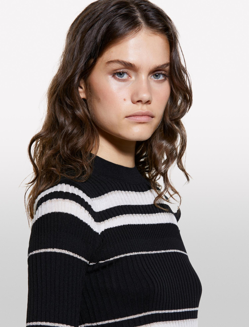 Kadın Siyah Çizgili Viskoz ve Pamuk Karışımlı Çizgi Detaylı Truvakar Kol Kazak Kadın Siyah Çizgili Viskoz ve Pamuk Karışımlı Çizgi Detaylı Truvakar Kol Kazak