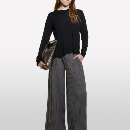 Kadın Siyah İpek Karışımlı Yanı Yırtmaçlı Bisiklet Yaka Kazak