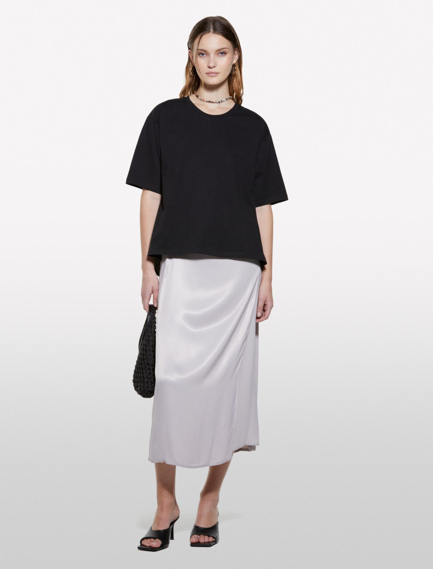 Kadın Siyah %100 Pamuk Arkası Bağcıklı Bisiklet Yaka Regular Fit T-Shirt Kadın Siyah %100 Pamuk Arkası Bağcıklı Bisiklet Yaka Regular Fit T-Shirt