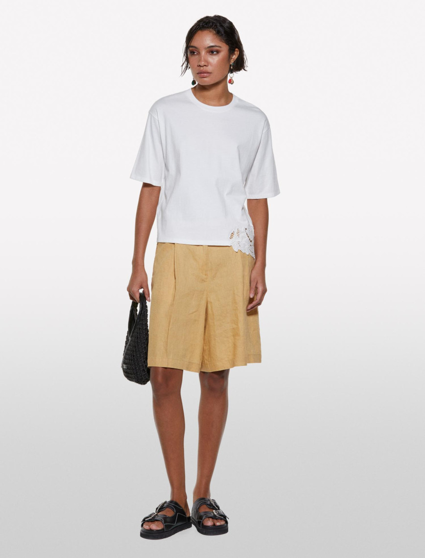 Kadın Kırık Beyaz %100 Pamuk Nakış Detaylı Bisiklet Yaka Regular Fit T-Shirt Kadın Kırık Beyaz %100 Pamuk Nakış Detaylı Bisiklet Yaka Regular Fit T-Shirt