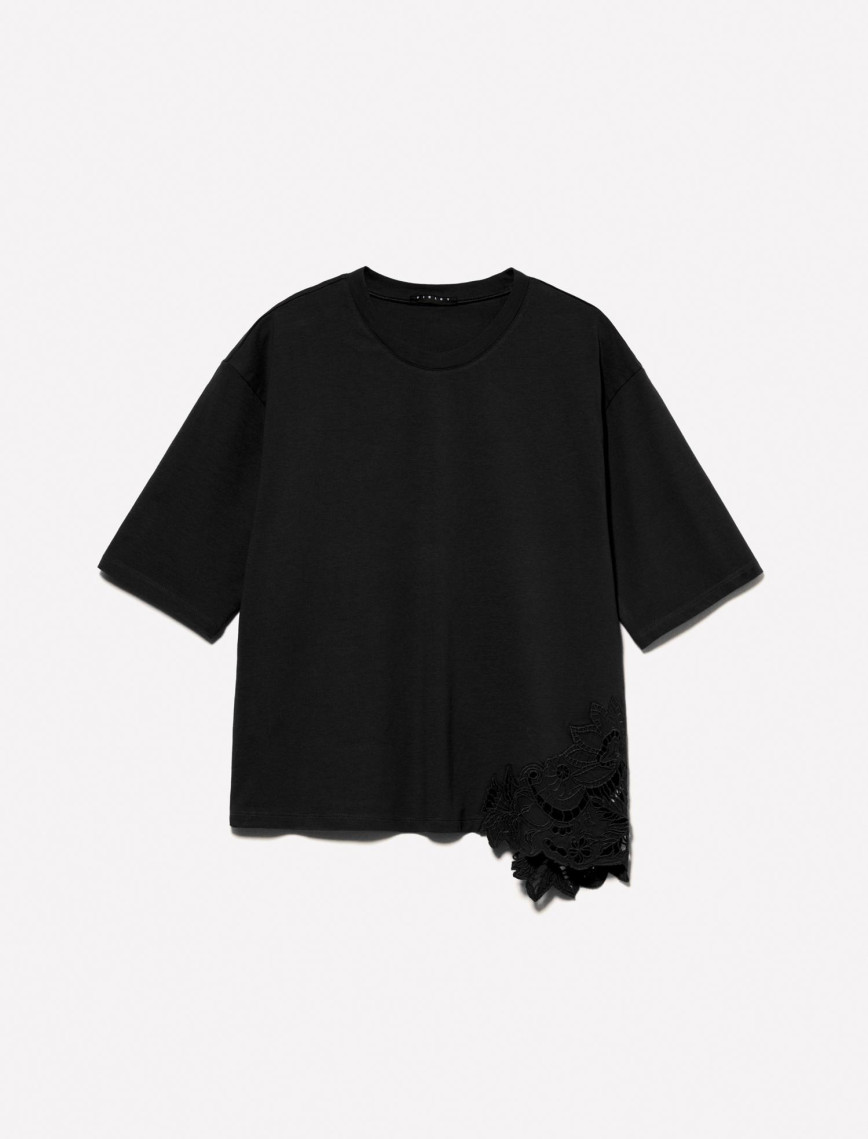 Kadın Siyah %100 Pamuk Nakış Detaylı Bisiklet Yaka Regular Fit T-Shirt Kadın Siyah %100 Pamuk Nakış Detaylı Bisiklet Yaka Regular Fit T-Shirt