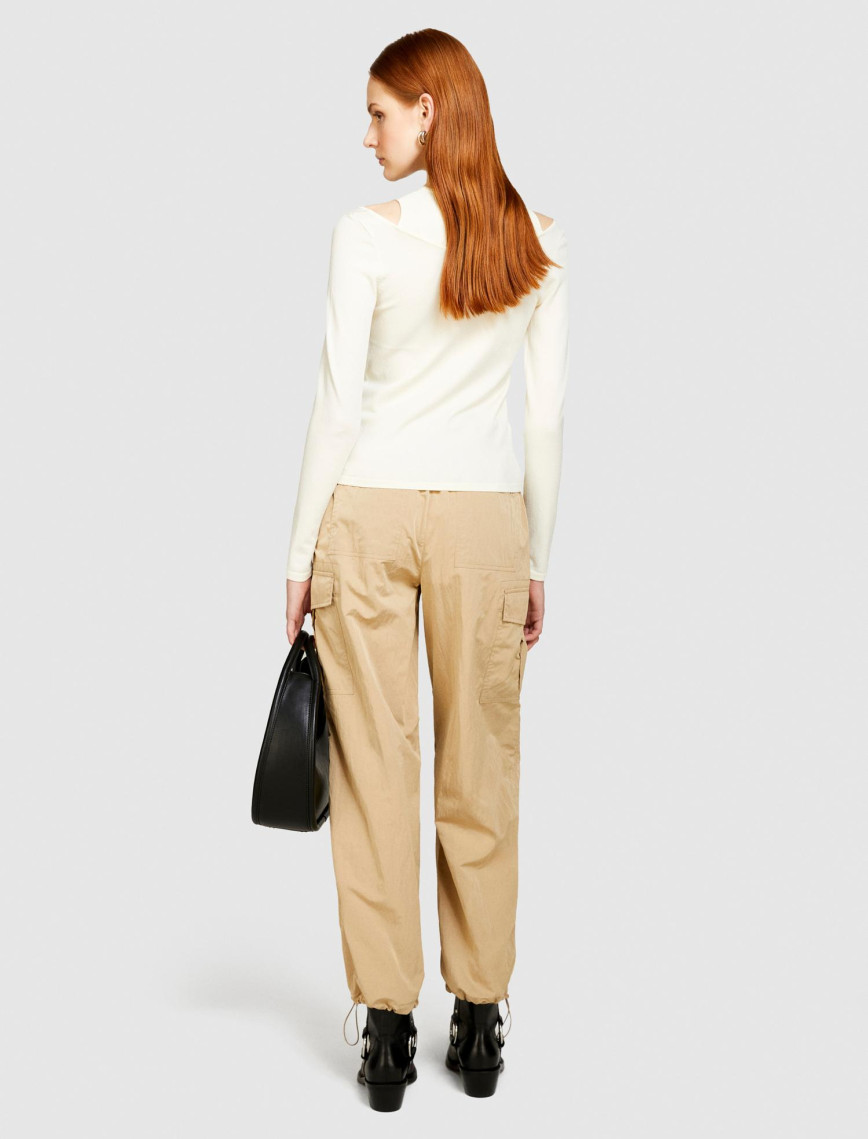 Kadın Krem Viskoz Karışımlı Önü Pencere Detaylı Dar Kesim Kazak Kadın Krem Viskoz Karışımlı Önü Pencere Detaylı Dar Kesim Kazak