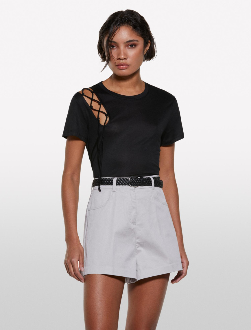 Kadın Siyah %100 Liyosel Omzu Detaylı Bisiklet Yaka Relax Fit T-Shirt Kadın Siyah %100 Liyosel Omzu Detaylı Bisiklet Yaka Relax Fit T-Shirt