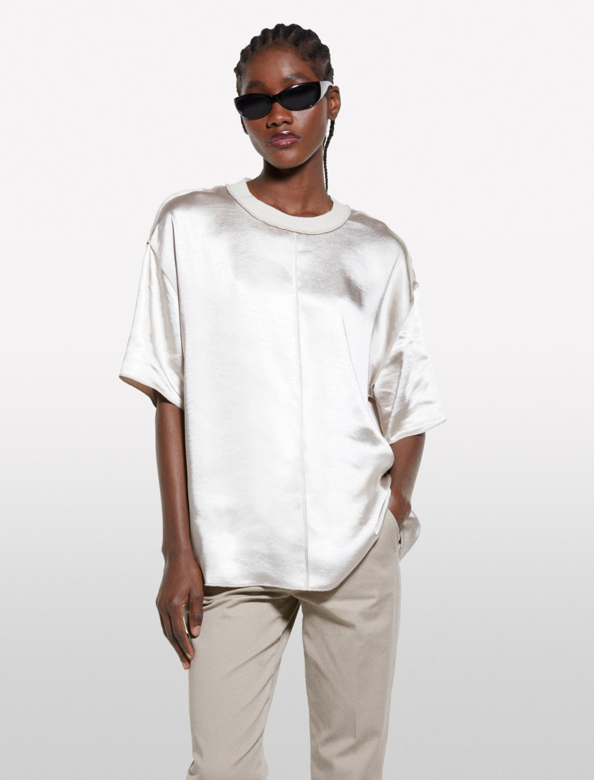 Kadın Beyaz Yakası Ribanalı Over Fit Saten T-Shirt Kadın Beyaz Yakası Ribanalı Over Fit Saten T-Shirt